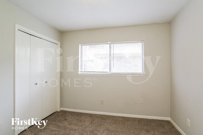 Building Photo - 3618 Village Grove Dr