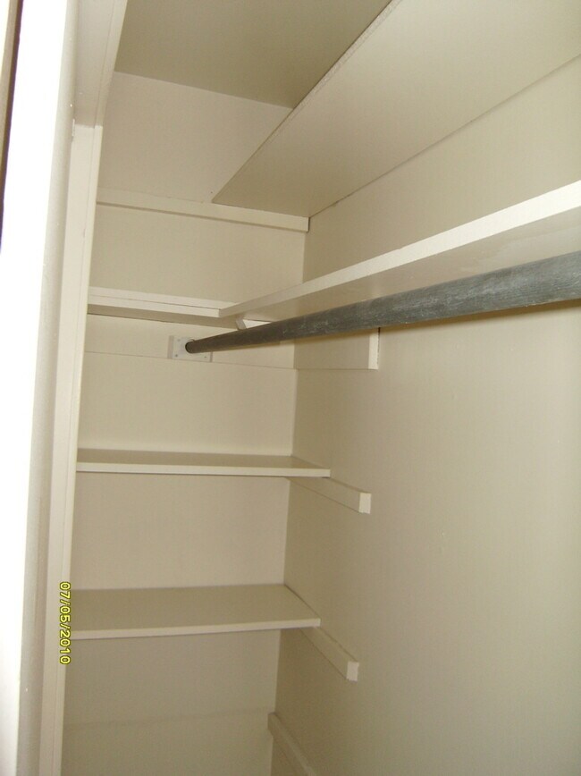 Building Photo - 701902 - Racetrack Duplex