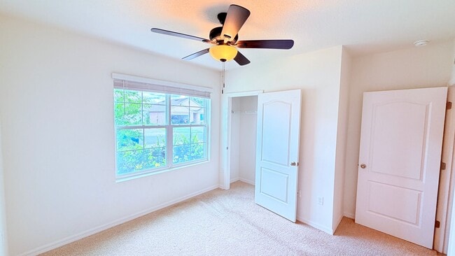 Building Photo - Charming Deltona 4/2 Ready for Move-in!