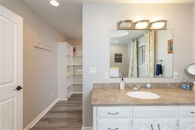 Building Photo - 12 Itetbury Ln