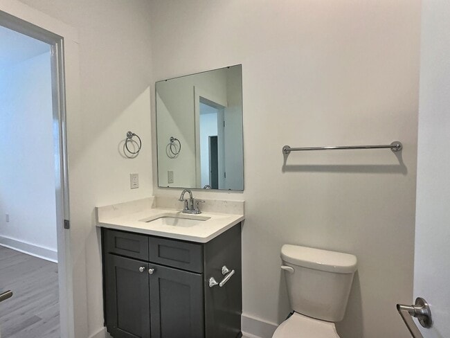 Building Photo - Flat for Rent in Hampstead! First month’s rent FREE!