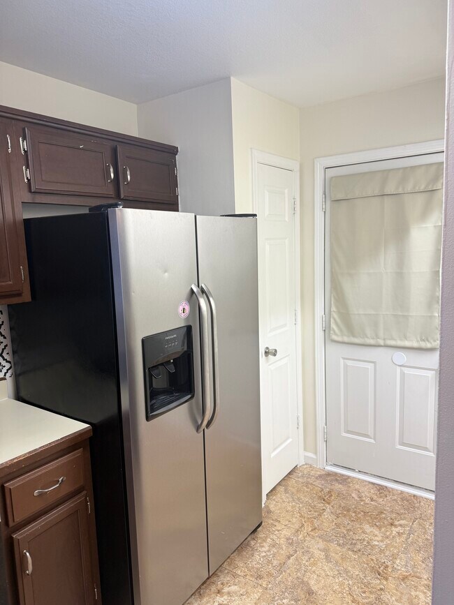 Building Photo - 513 Gainey Dr