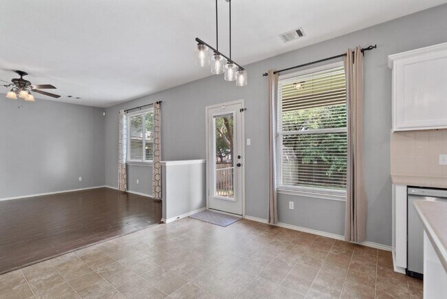 Building Photo - 2704 Greenlee Dr