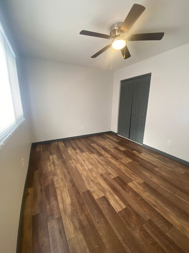 Building Photo - 4861 Tama St SE