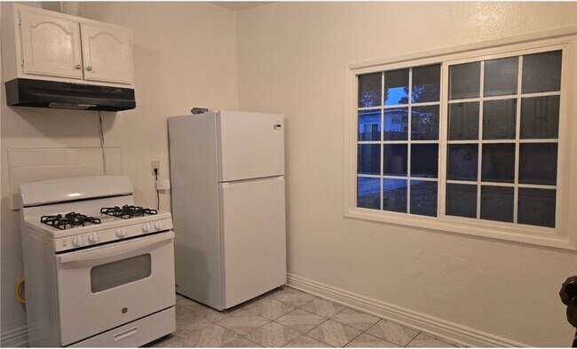 Building Photo - 1310 S Atlantic Dr