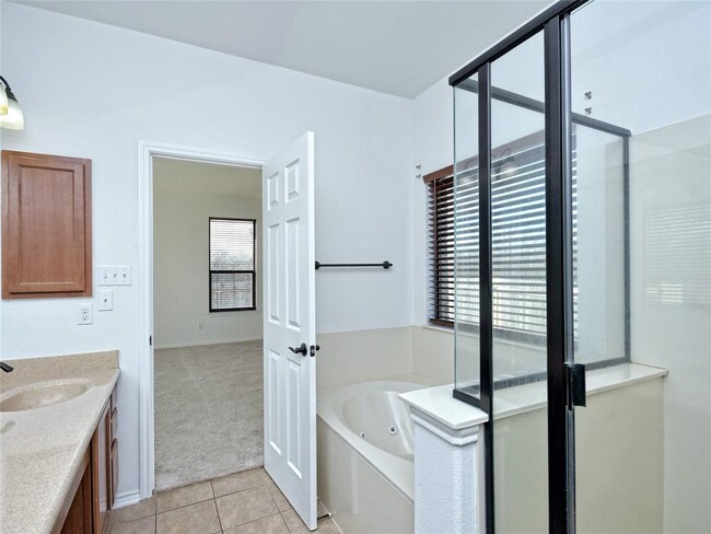 Building Photo - 501 Willow Walk Dr