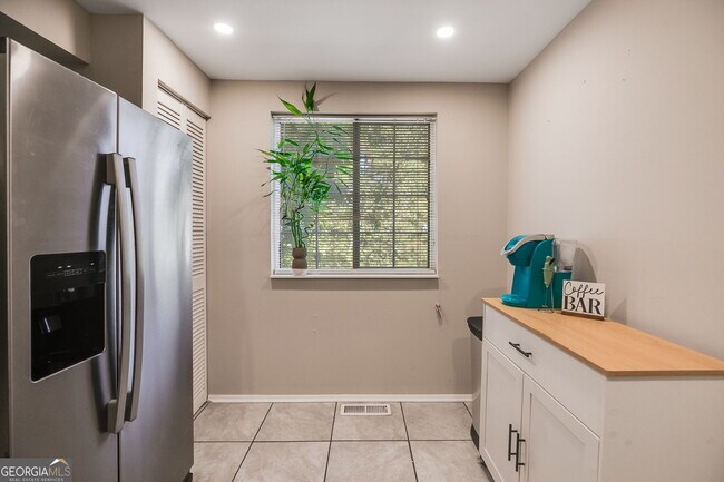 Building Photo - 6413 Wedgewood Trce