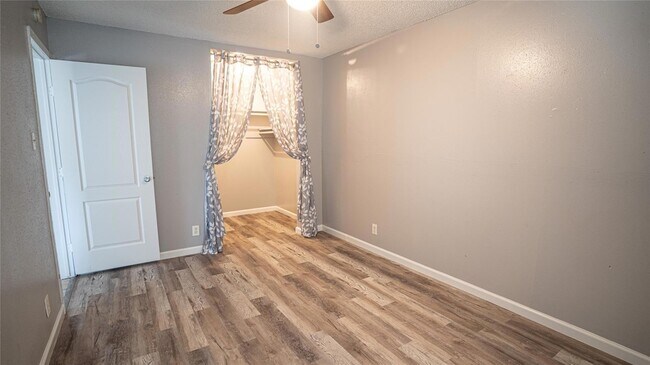 Building Photo - 3003 Parker Ln