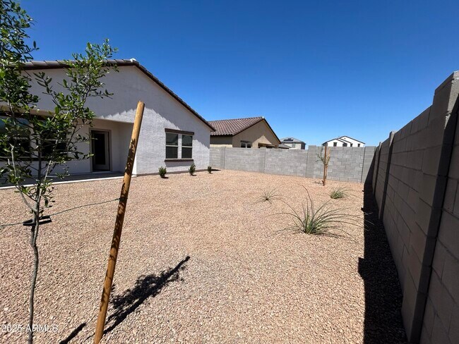 Building Photo - 18461 N Los Gabrieles Way
