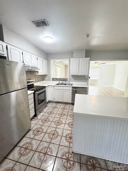 Building Photo - 802 Blue Springs Dr