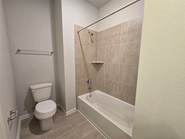 Building Photo - 2215 Villa Bella Ln