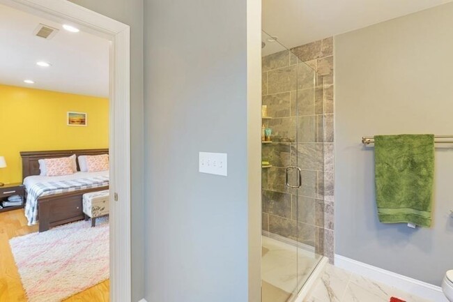 Building Photo - 4 bedroom in Waltham MA 02453