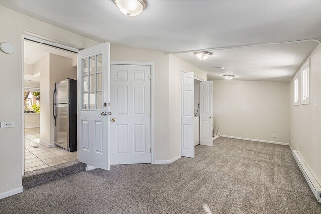 Building Photo - Spacious 2 bedroom with large den in the h...