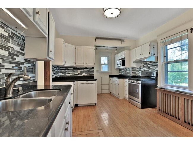 Building Photo - 2122 Temple Ct