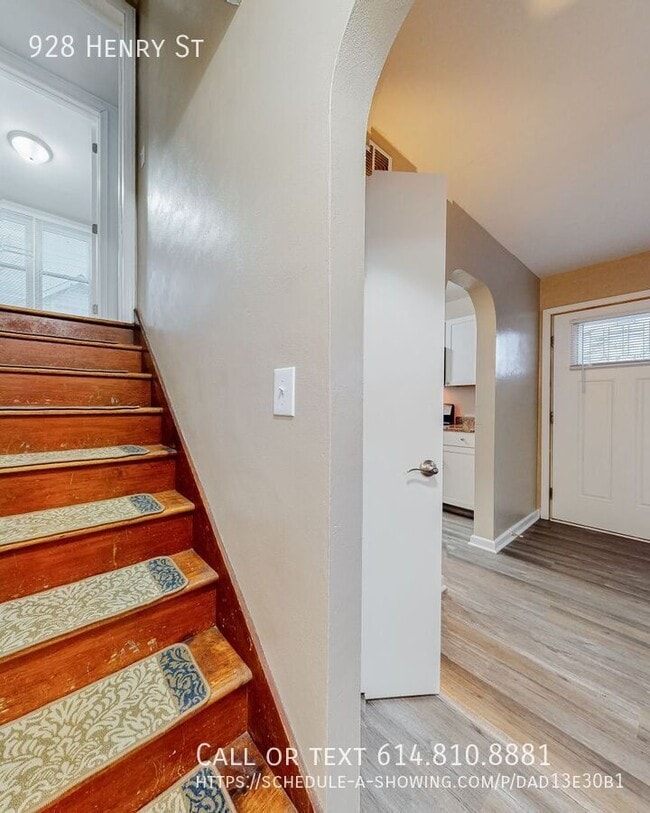 Building Photo - 928 Henry St