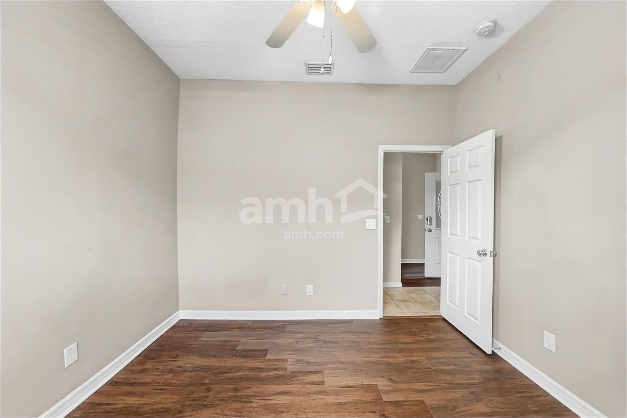 Building Photo - 503 9th St NE