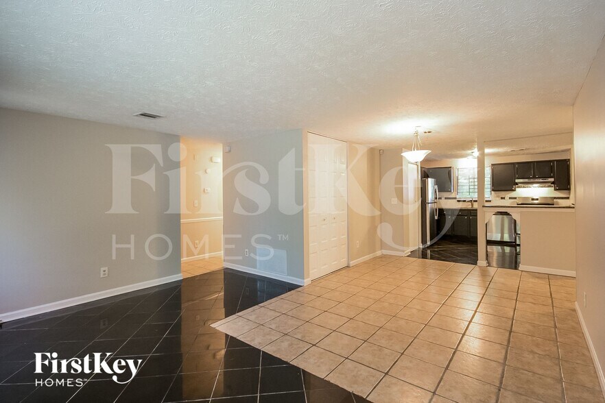 Building Photo - 5225 Martins Crossing Rd