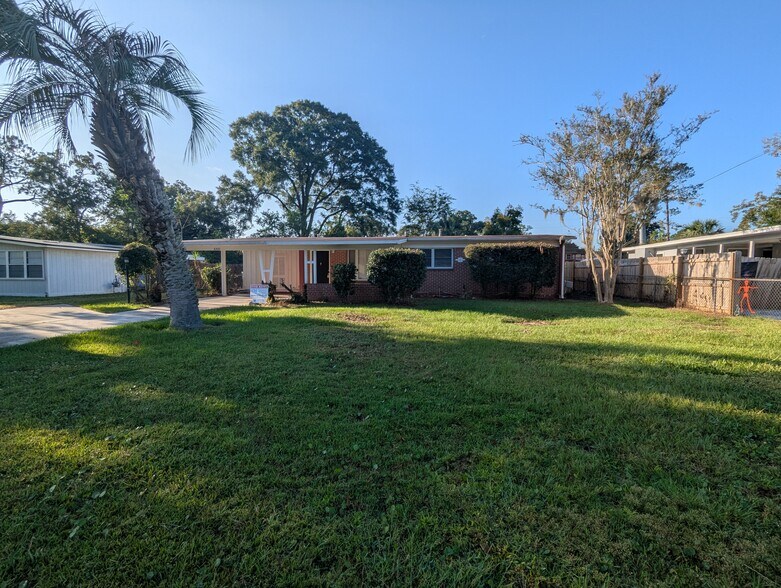 Building Photo - 6522 Bartholf Ave