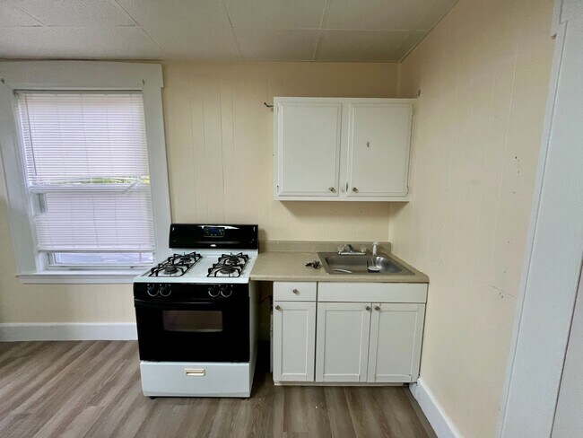 Building Photo - Studio Apartment for Rent – Utilities Incl...