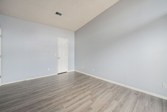 Building Photo - Lake Views in the City! **Move-In Special**
