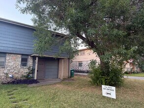 Building Photo - Two Bed/ Two Bath in Universal City