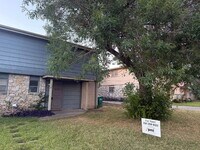 Building Photo - Two Bed/ Two Bath in Universal City