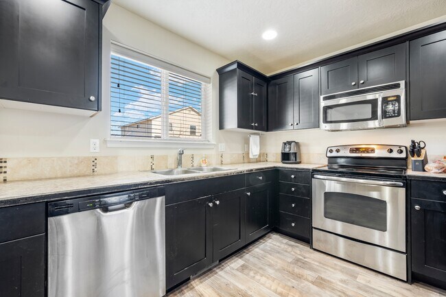 Building Photo - 1860 E Adelaide Dr