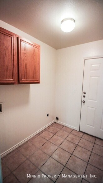 Building Photo - 517 N Brentwood Ave