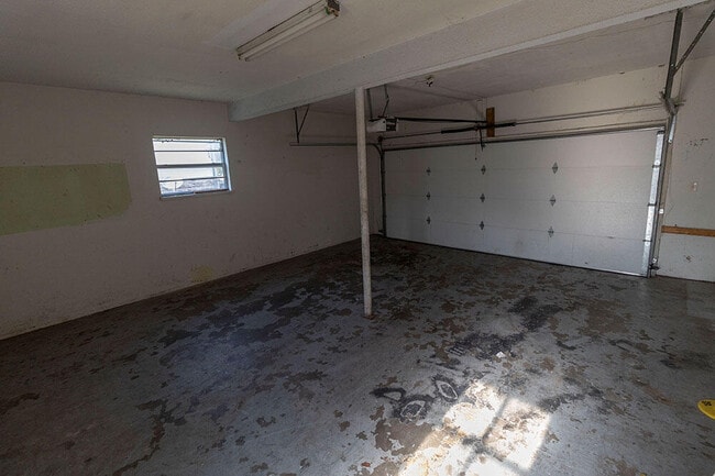 Building Photo - 1305 N Golf Blvd