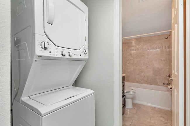 Building Photo - Ground Floor - Corner/End Unit - Upgraded ...