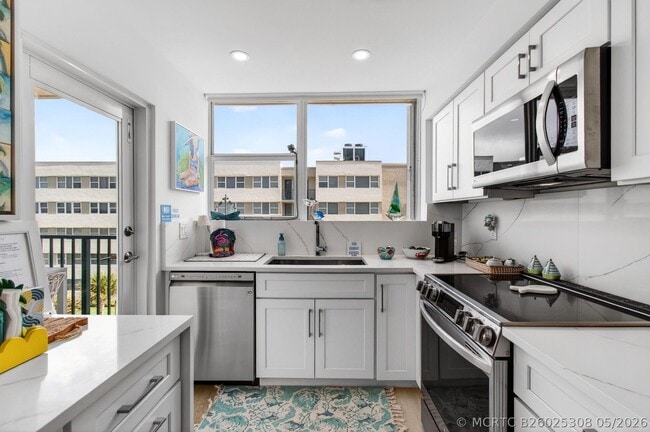 Building Photo - 1236 Hillsboro Mile