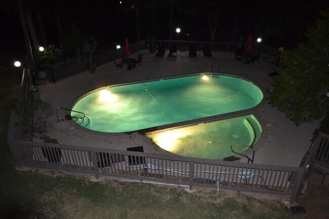 Building Photo - 200 Hamilton Oaks Dr