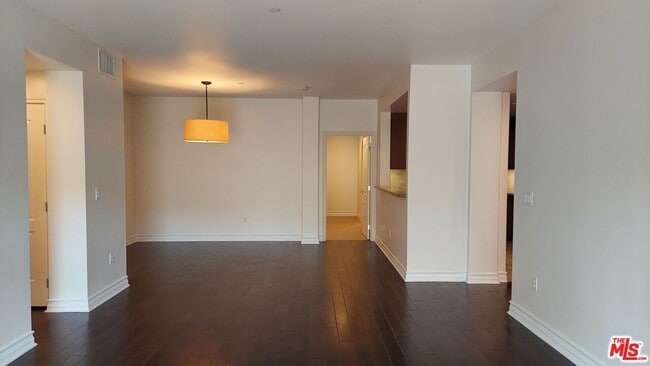 Building Photo - 1726 S Bentley Ave