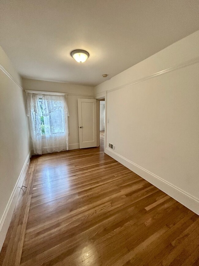 Building Photo - Charming Parkside 2bd/2bth Home