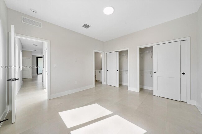 Building Photo - 4307 E 8th Ct