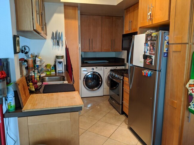 Kitchen - 9808 Regent St