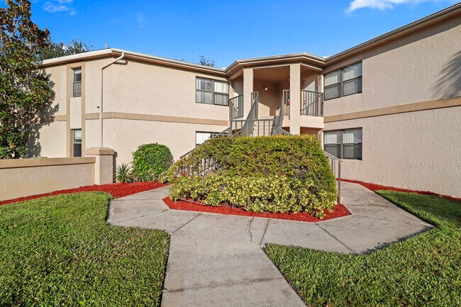 Building Photo - 2625 Heathcote Dr