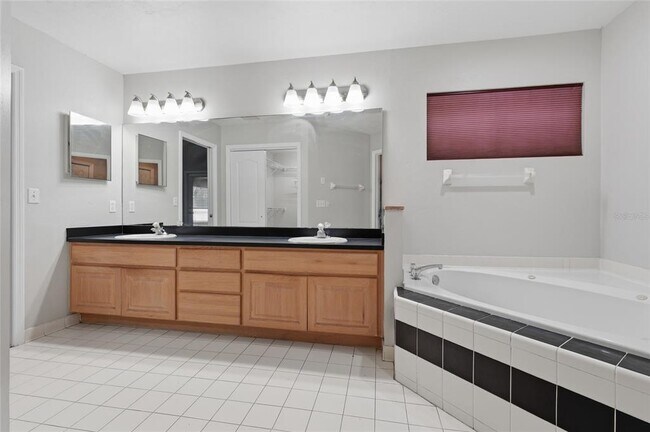 Building Photo - 1111 SW 80th Dr