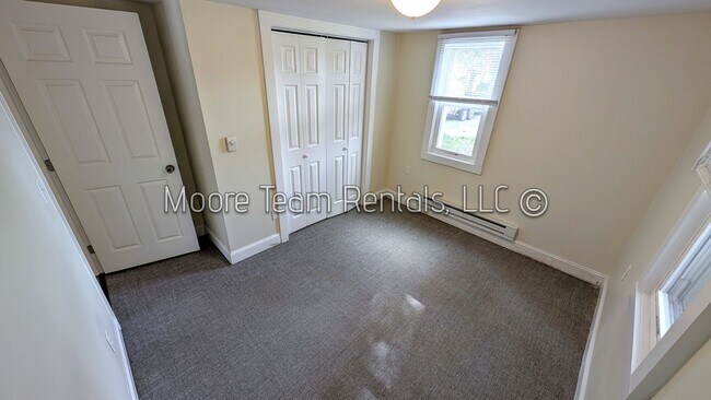 Building Photo - 522 3rd Ave W