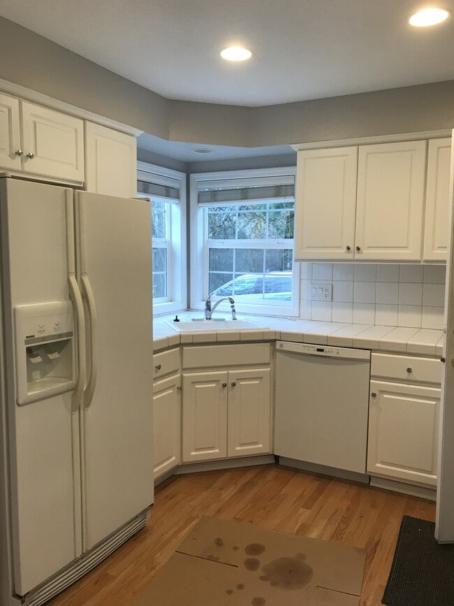 Building Photo - Available Now — A Rare NW Portland Gem with Space to Live, Work & Create