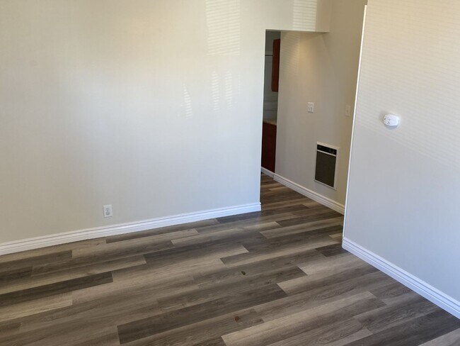 Building Photo - Adorable 2 bedroom 2 bath Apartment