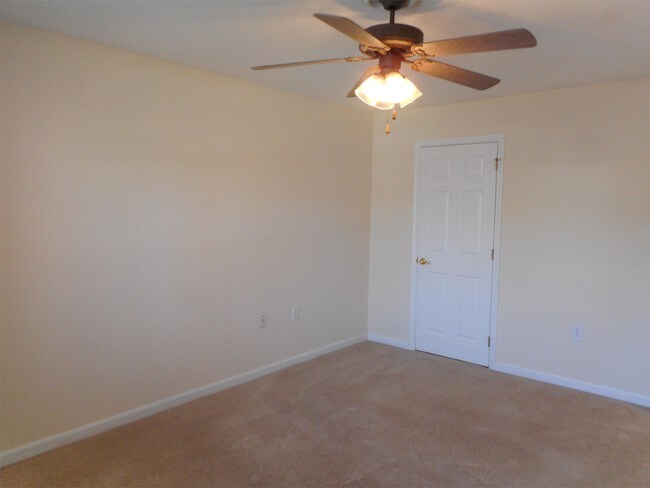 Building Photo - Concord Cove Apartments - 1122-11D