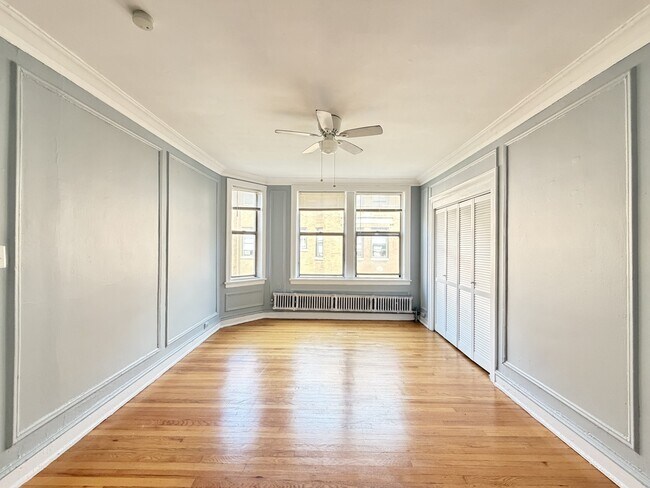 Building Photo - 1371 W Estes Ave
