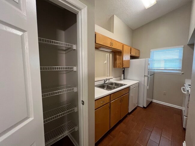 Building Photo - 2231 Treeo Ln