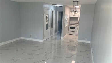 Building Photo - 42 NE 36th Ct