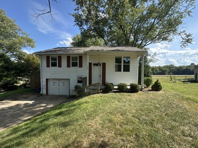 Building Photo - 213 Poplar Dr