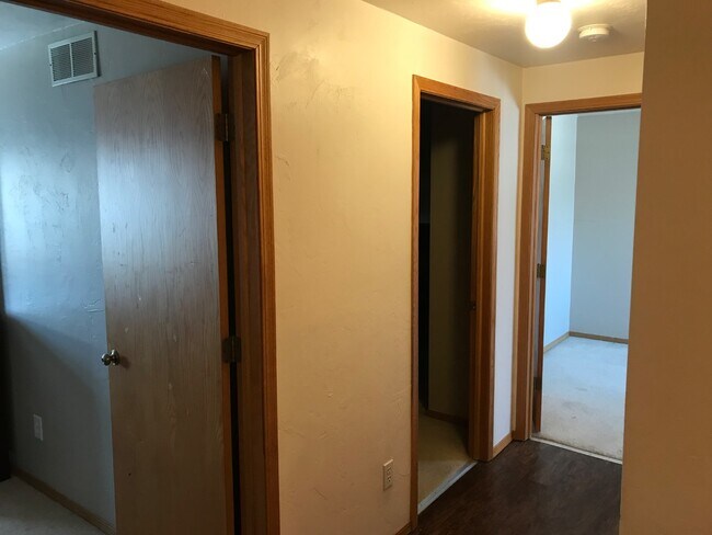 Building Photo - 3830 E River Dr