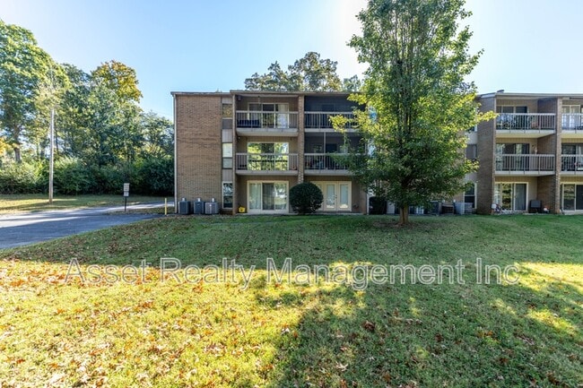 Building Photo - 407 Canberra Dr