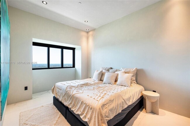 Building Photo - 650 NE 32nd St