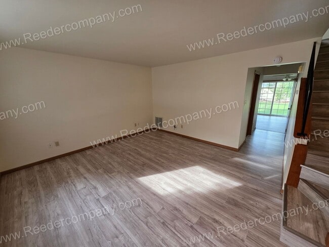 Primary Photo - Spacious 2 bedroom 2 bathroom duplex in Hi...